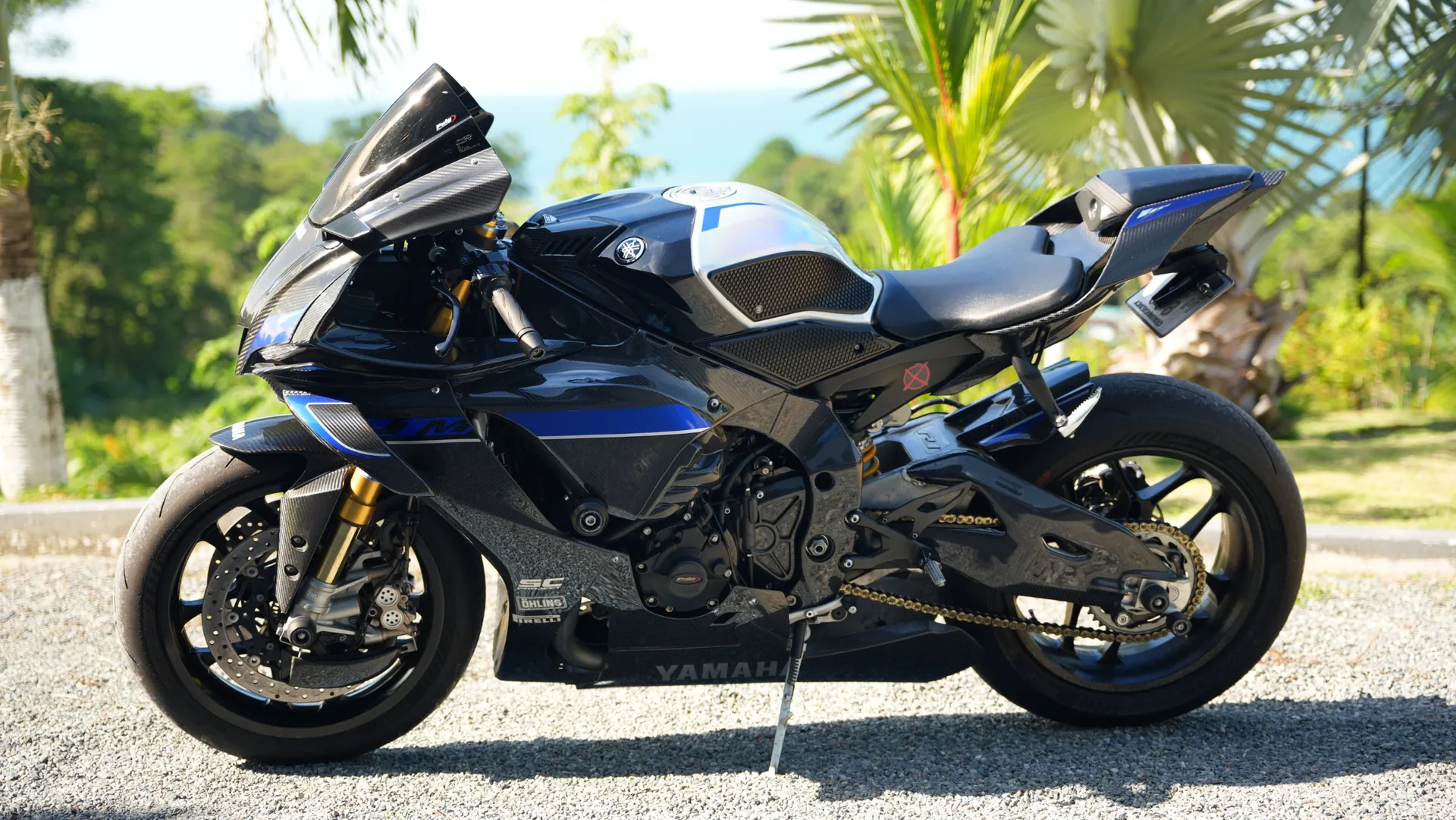 Yamaha YZF-R1M de perfil